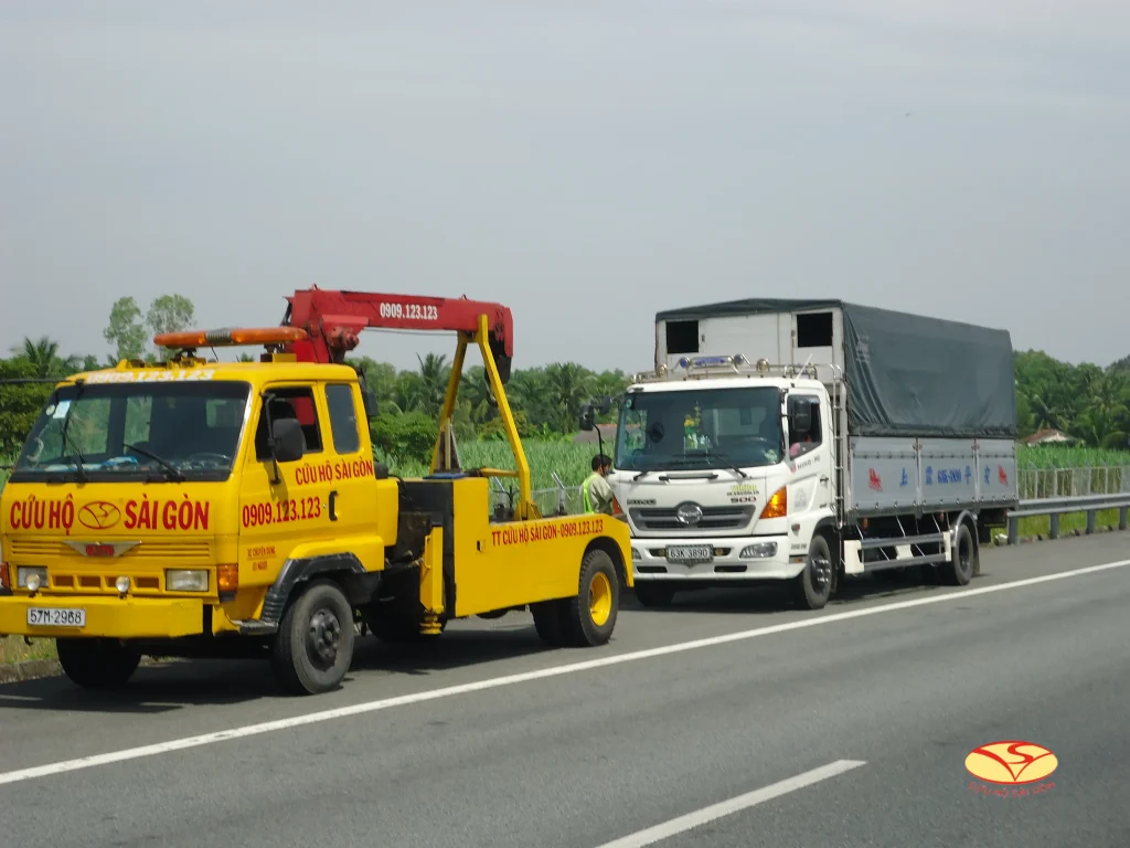 Cứu hộ trên cao tốc uy tín, kéo xe nhanh chóng 24/7 nhiều kinh nghiệm