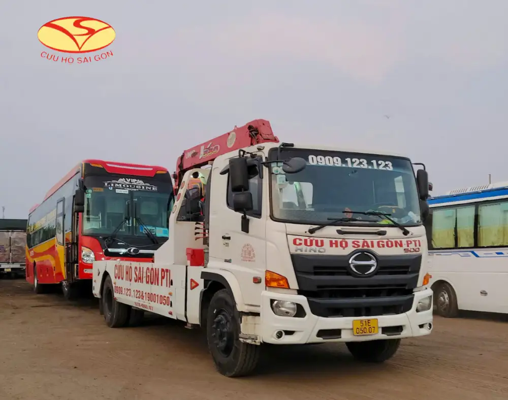 Cứu Hộ Xe Buýt Nhanh Chóng 24/7 – Giải Pháp An Toàn Cho Mọi Sự Cố Trên Đường 3 cứu hộ xe khách gặp nạn, chết máy