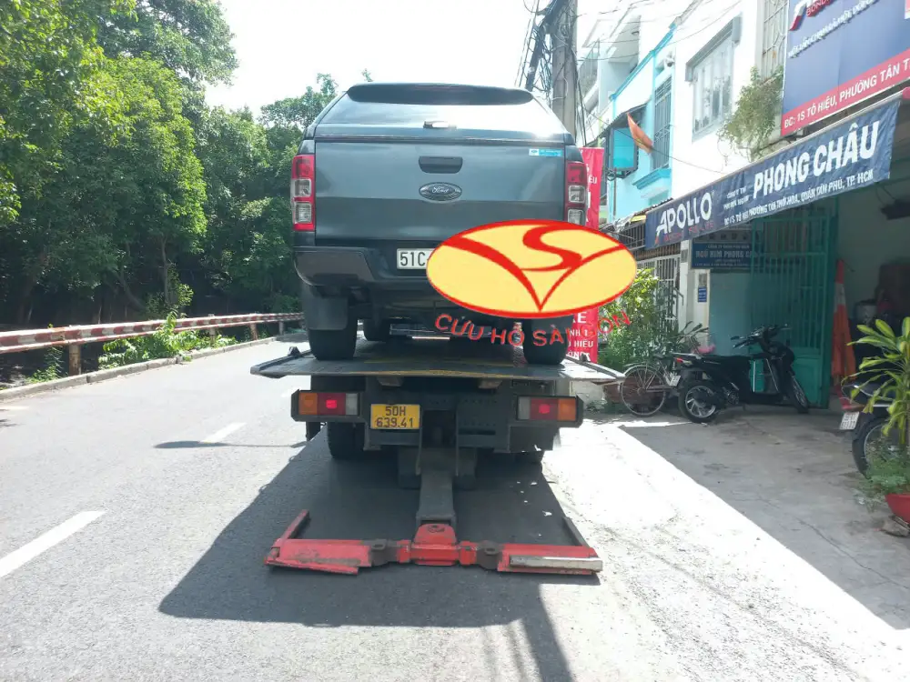 dịch vụ chở xe bán tải gặp nạn 