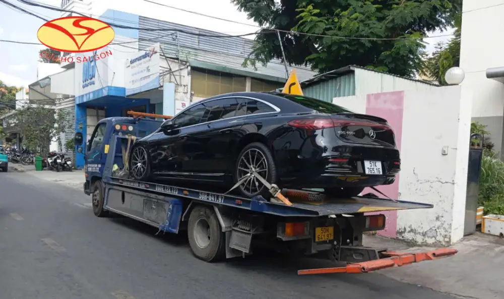 nên gọi ai để chở xe ô tô gặp nạn