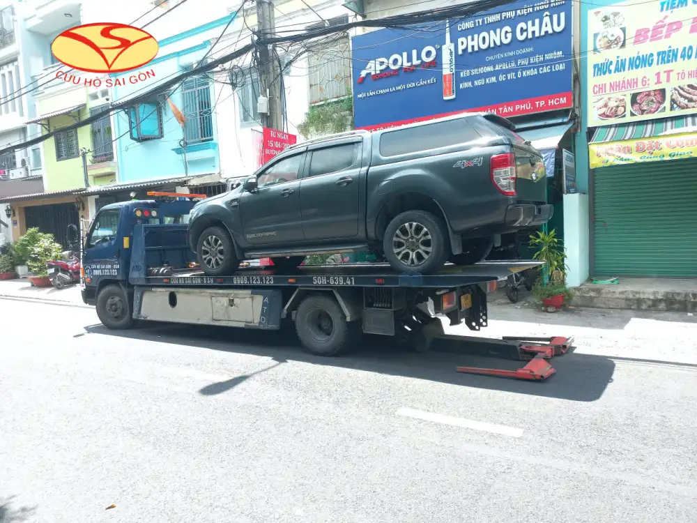 dịch vụ cứu hộ xe bán tải của công Ty CPDV Vân Sơn