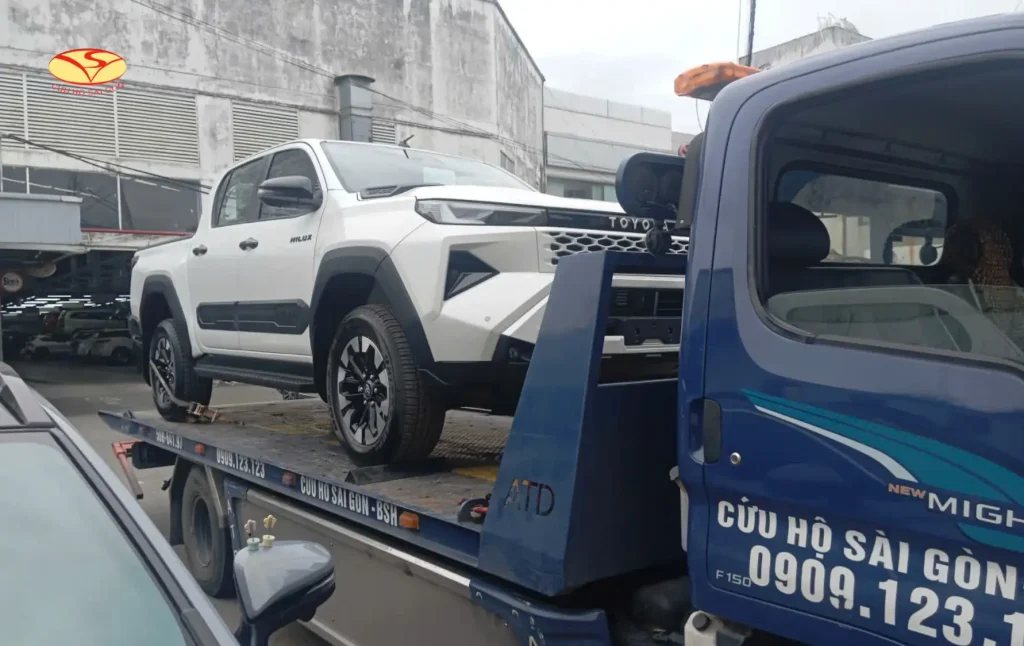 Cứu hộ ô tô quận Tân Phú 24/7 – Có mặt nhanh chóng sau 30-45 phút 2 chở xe ô tô quận Tân Phú
