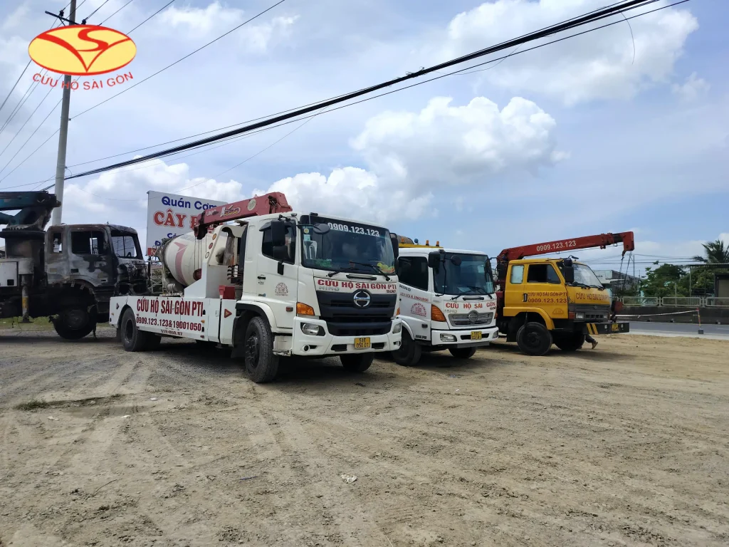 Cứu hộ ô tô quận Tân Phú 24/7 – Có mặt nhanh chóng sau 30-45 phút 3 Dịch vụ kéo xe ô tô quận Tân Phú